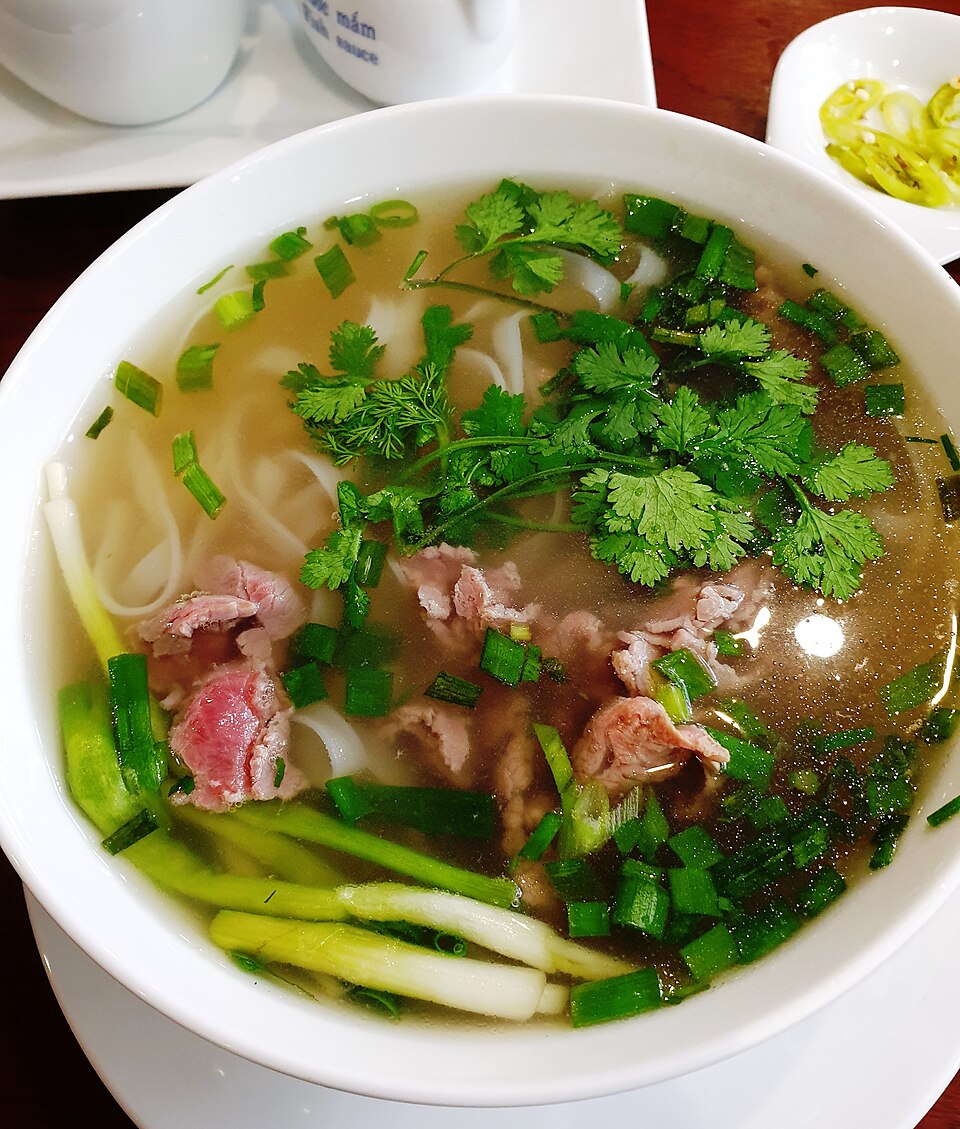 Món_ăn_Đông_Hà,_Tết_2022_(phở_Lý_Quốc_sư_ở_công_viên_Cọ_Dầu)_(2) BBQ
